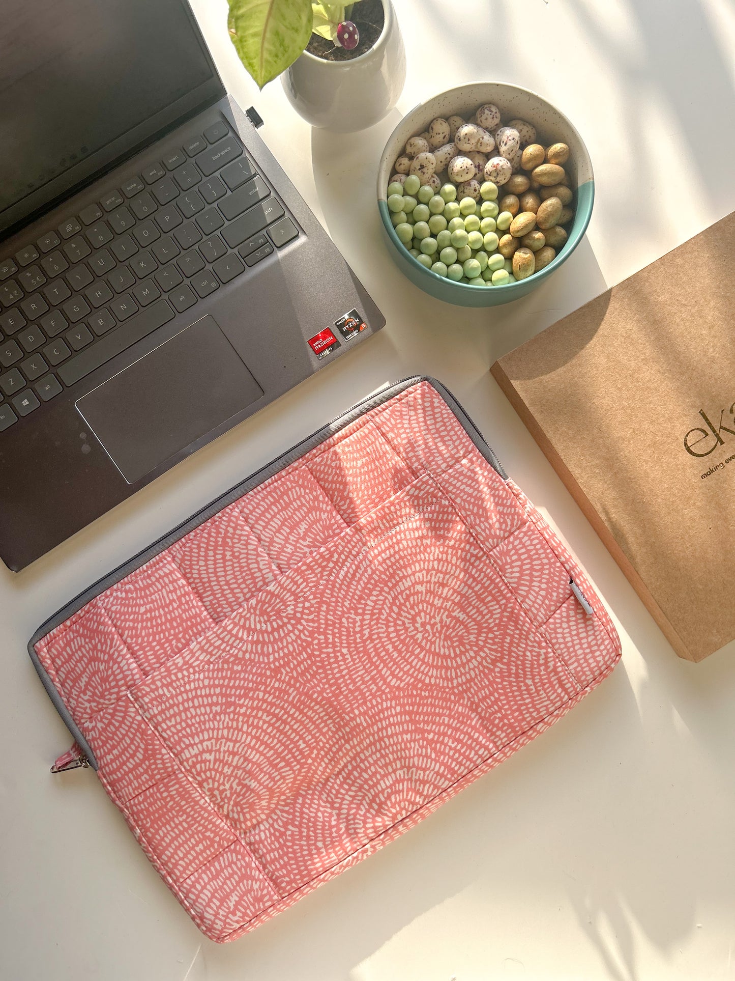 Sustainable Handmade Cotton Laptop Sleeve/Laptop Cover by Ekatra - Pink spiral