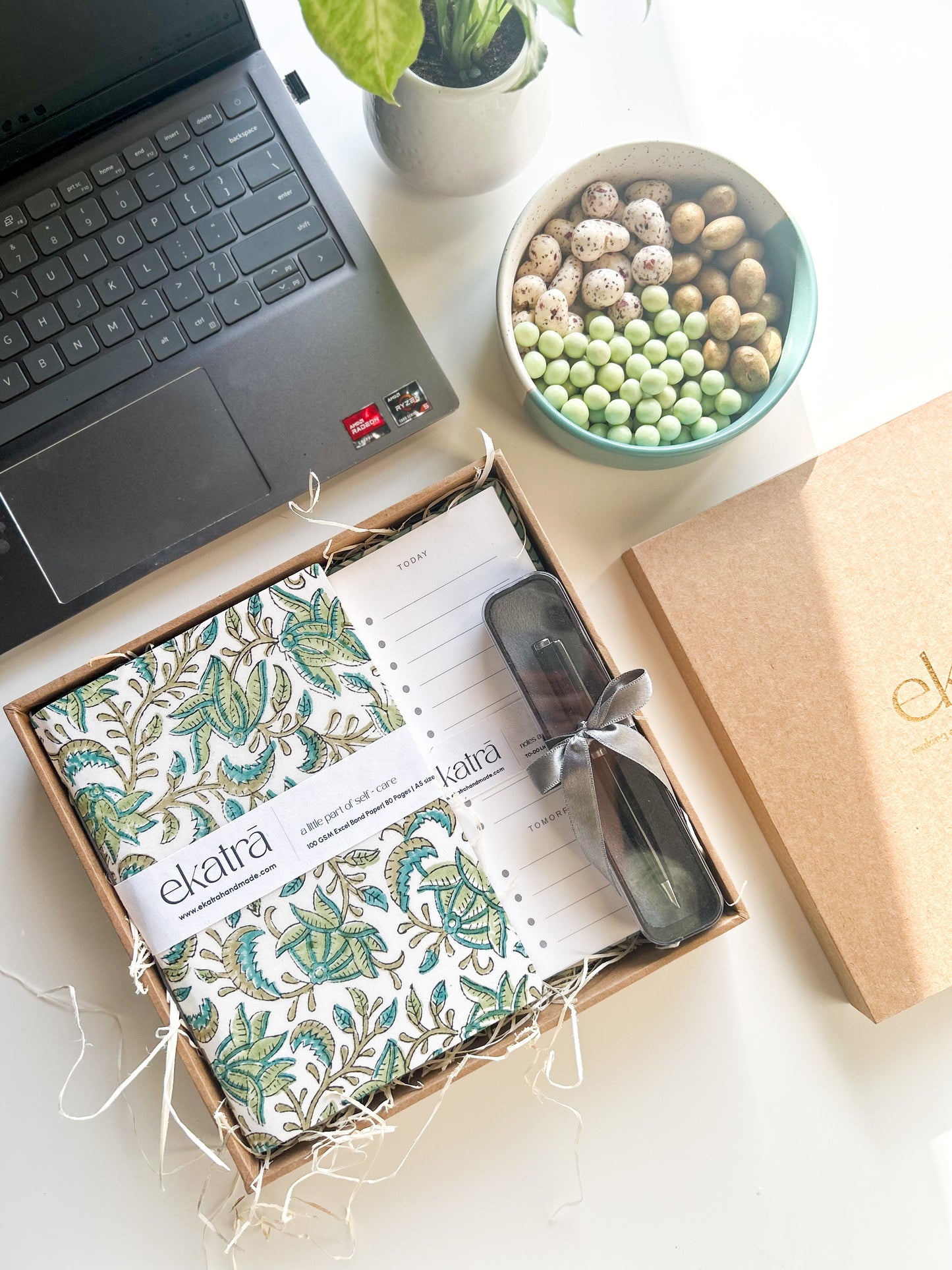 Sustainable Productivity Gift hamper by Ekatra - Green Floral