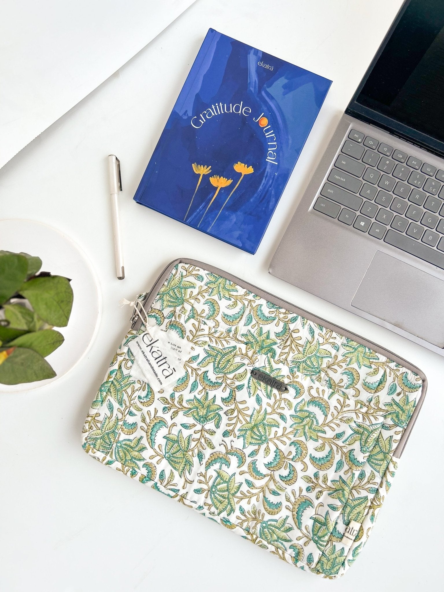 Sustainable Handmade Cotton Laptop Sleeve/Laptop Cover by Ekatra - Green Floral