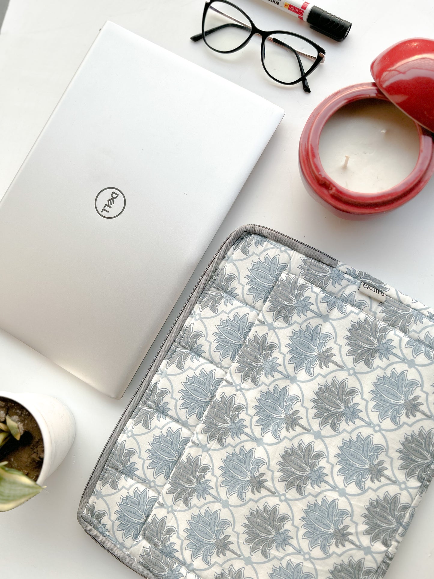 Sustainable Handmade Cotton Laptop Sleeve/Laptop Cover by Ekatra - Lotus